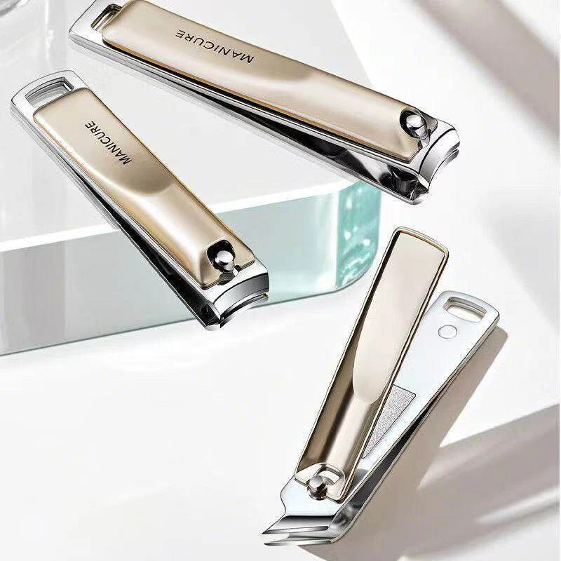 High-Quality 5pcs Nail Care Set Including Nail Clippers a Nano File And an Ear Scoop All Packed in a Portable Storage Case