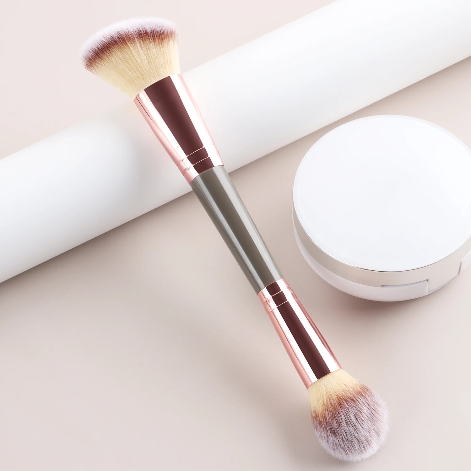 Single Dual-Ended Beauty Brush, Round Blending Brush + Angled Blush Brush Soft Bristle Makeup Tool