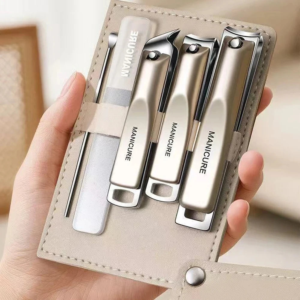 High-Quality 5pcs Nail Care Set Including Nail Clippers a Nano File And an Ear Scoop All Packed in a Portable Storage Case