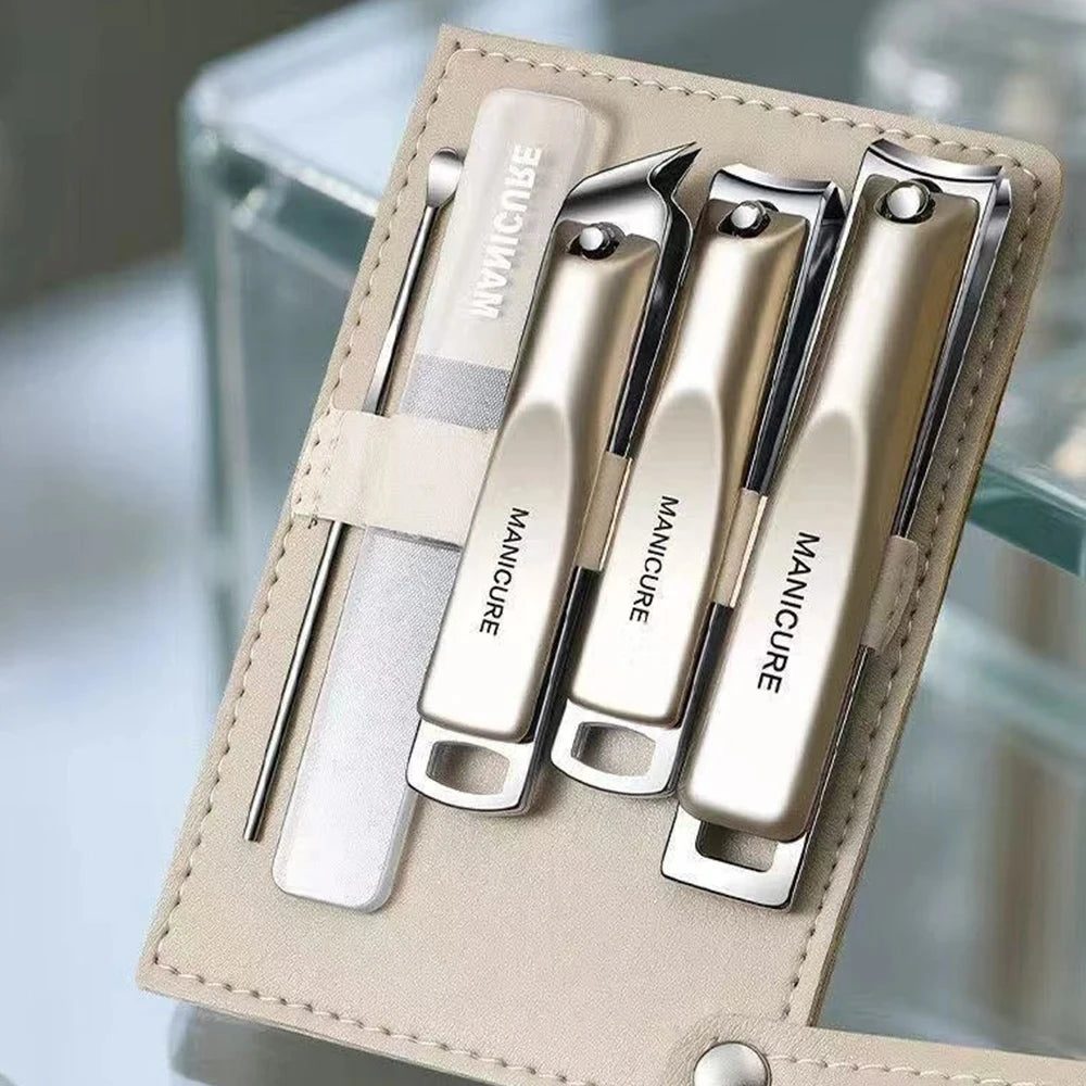 High-Quality 5pcs Nail Care Set Including Nail Clippers a Nano File And an Ear Scoop All Packed in a Portable Storage Case