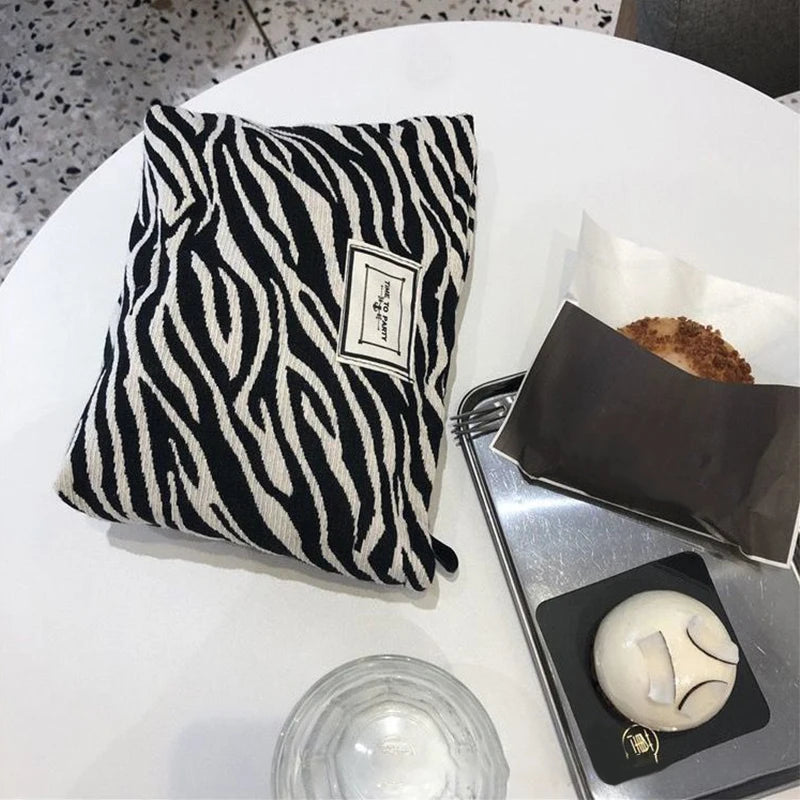 Large Women Zebra Pattern Cosmetic Bag Canvas Zipper Make Up Bag Travel Washing Makeup Organizer Storage Clutch Beauty Case